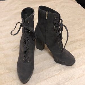 Gianvito Rossi AUTHENTIC Grey suede gorgeous close toe platform booties